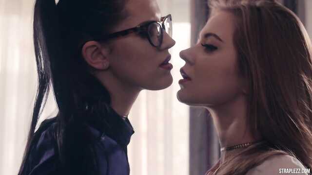 Кэтриннің порносы және оның еркеліктері Күйеуі досына әйелін сиғуға көмектеседі